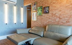 APARTAMENTO CONTEMPORÂNEO, vista serra, próximo ao shopping